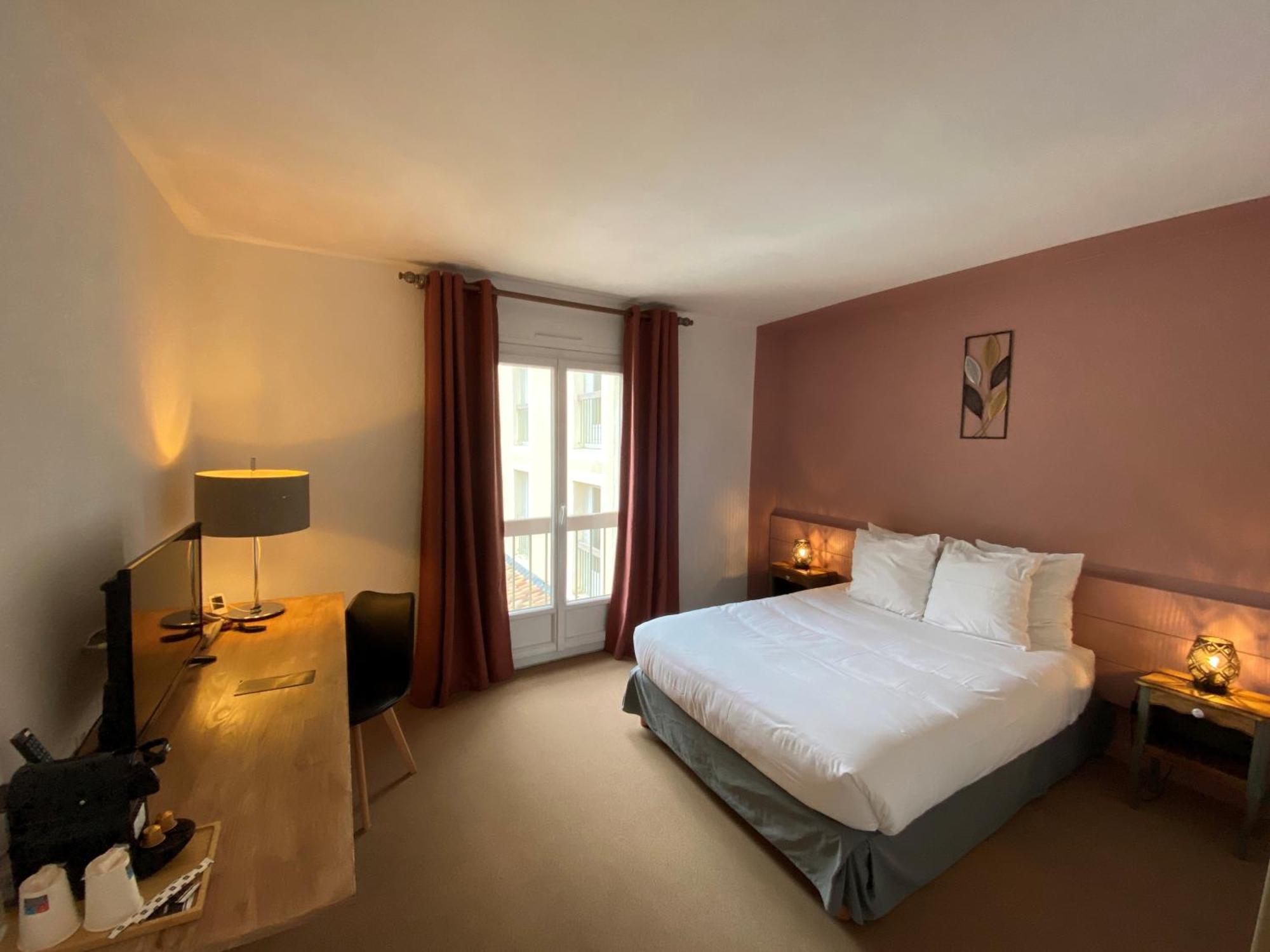 Logis Hotel Medieval, Montelimar Nord Rochemaure Экстерьер фото